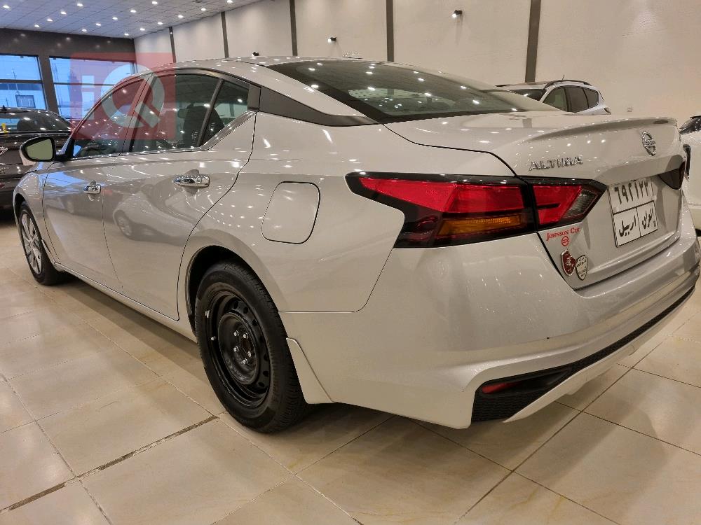 نيسان ألتيما